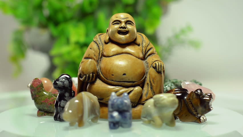Buda cercado pelos doze animais do zodíaco chinês