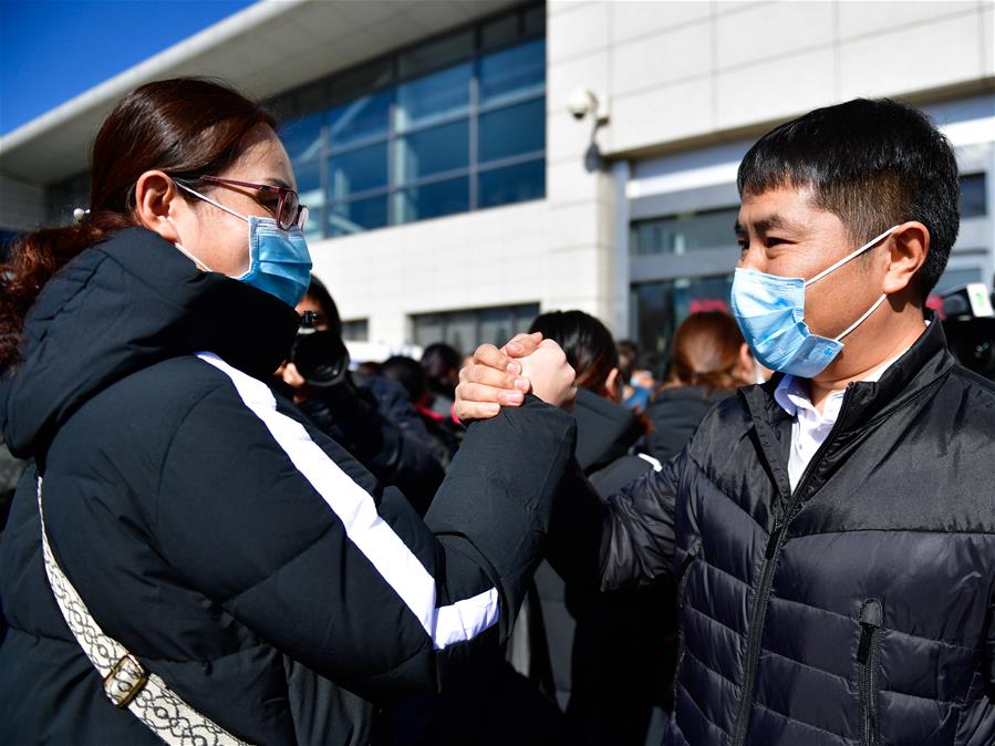 Profissionais de saúde partem para ajudar no controle do coronavírus em Hubei (Foto: Xinhua)